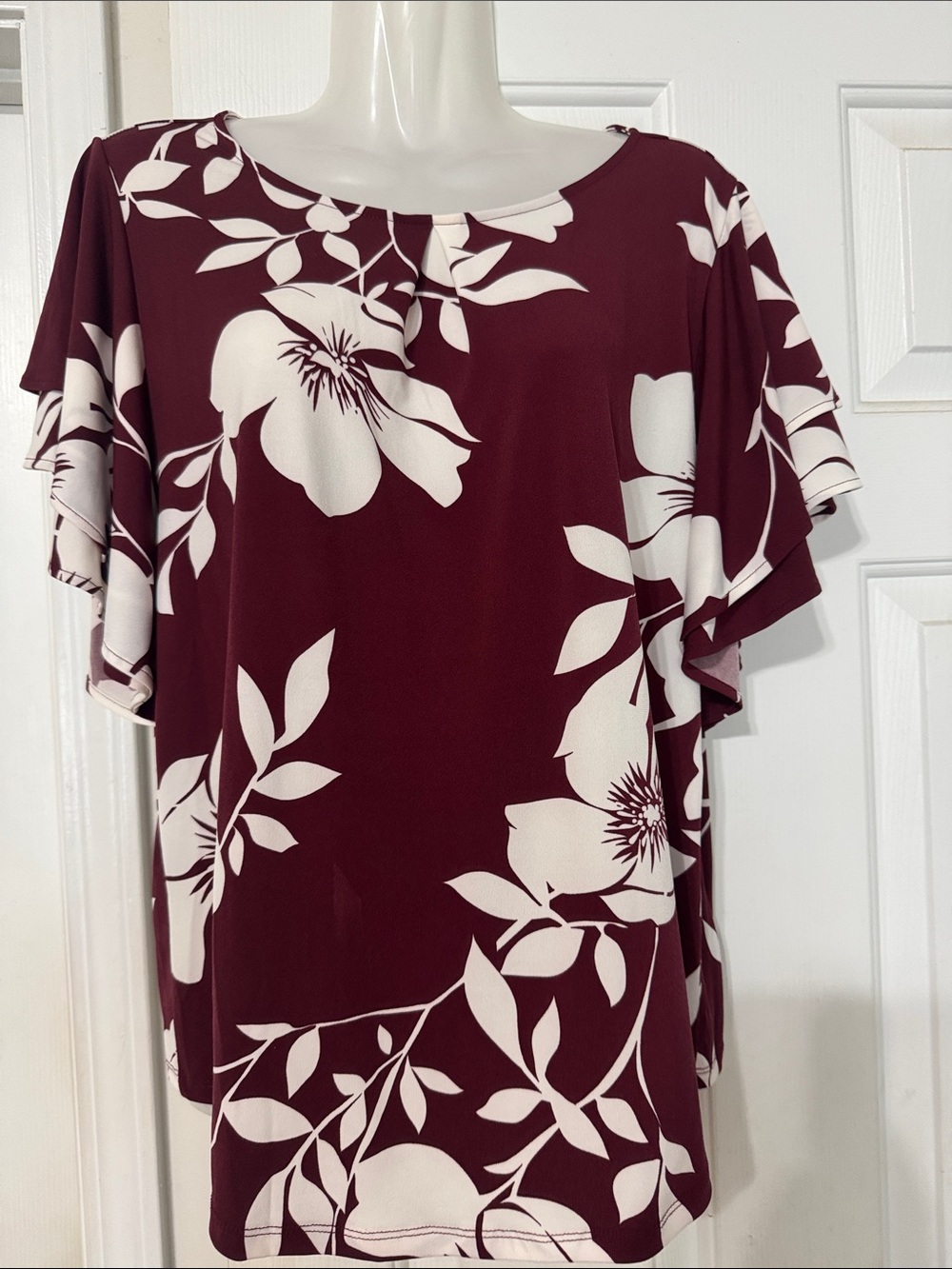 Liz Claiborne Maroon Floral Flutter Sleeve Blouse - Picture 2 of 8